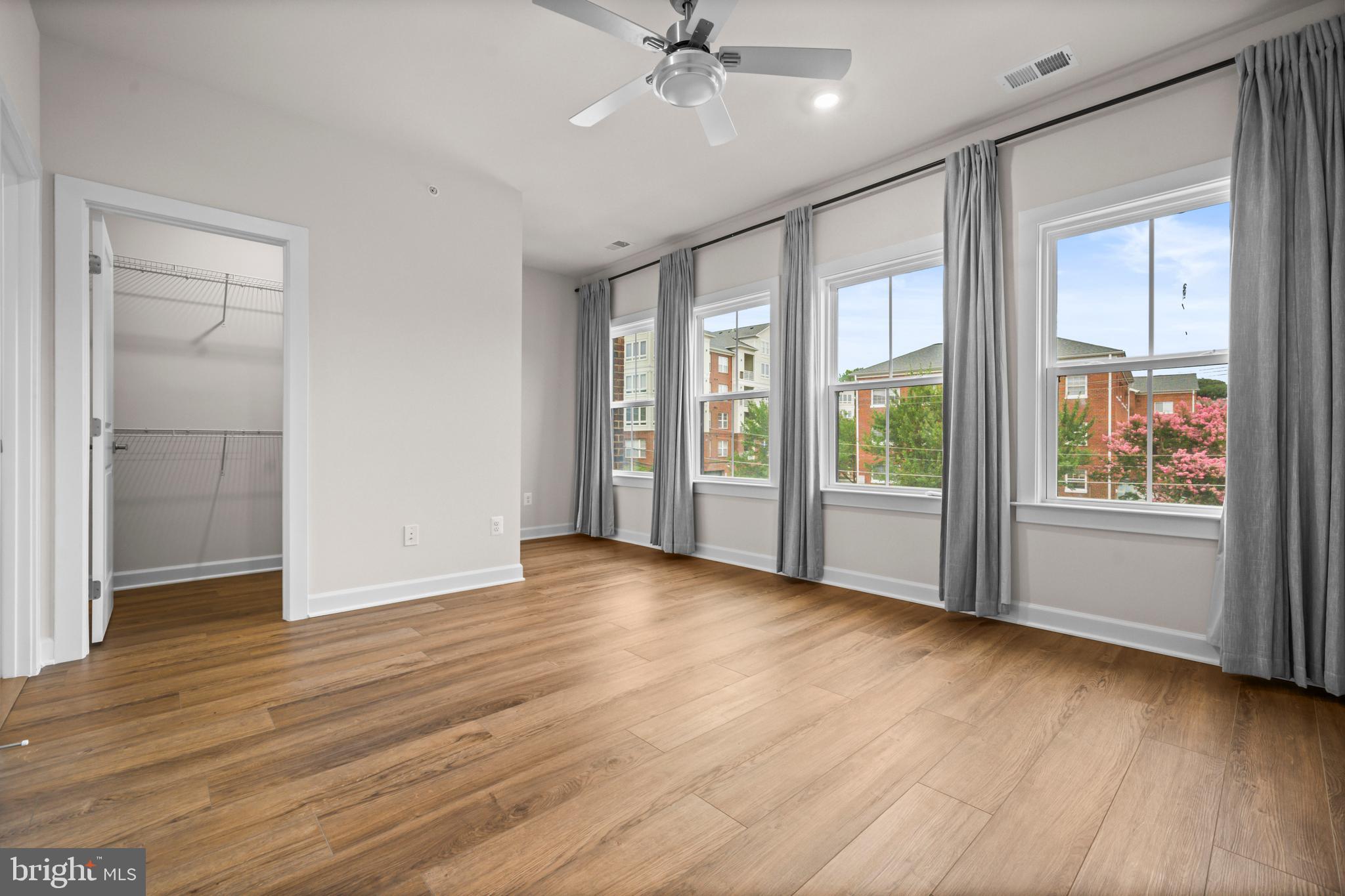 818 S GREENBRIER STREET