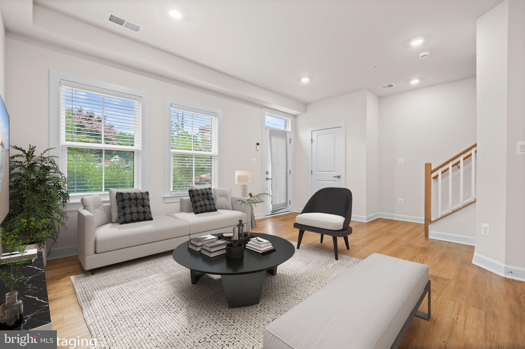 818 S GREENBRIER STREET