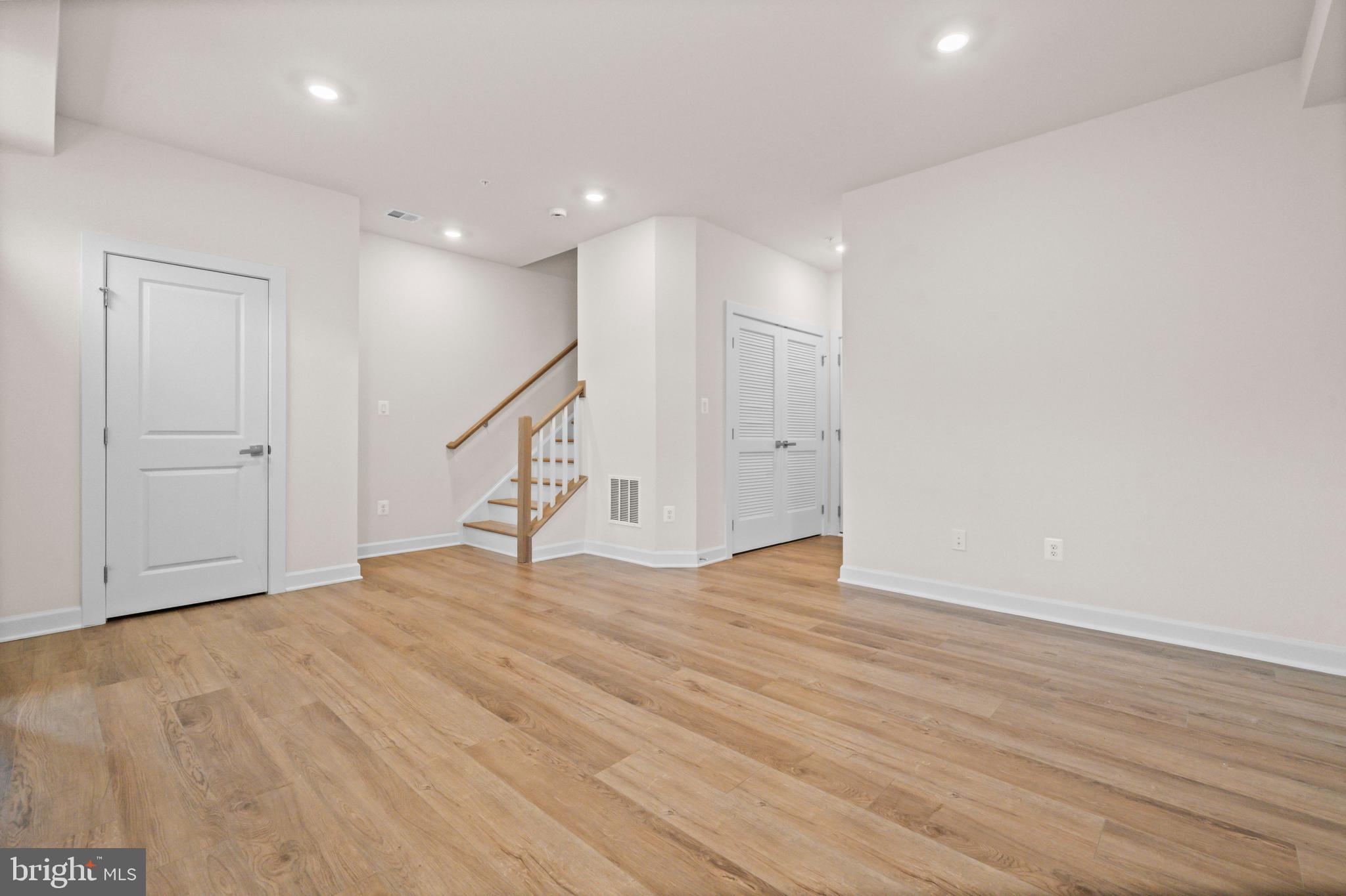 818 S GREENBRIER STREET