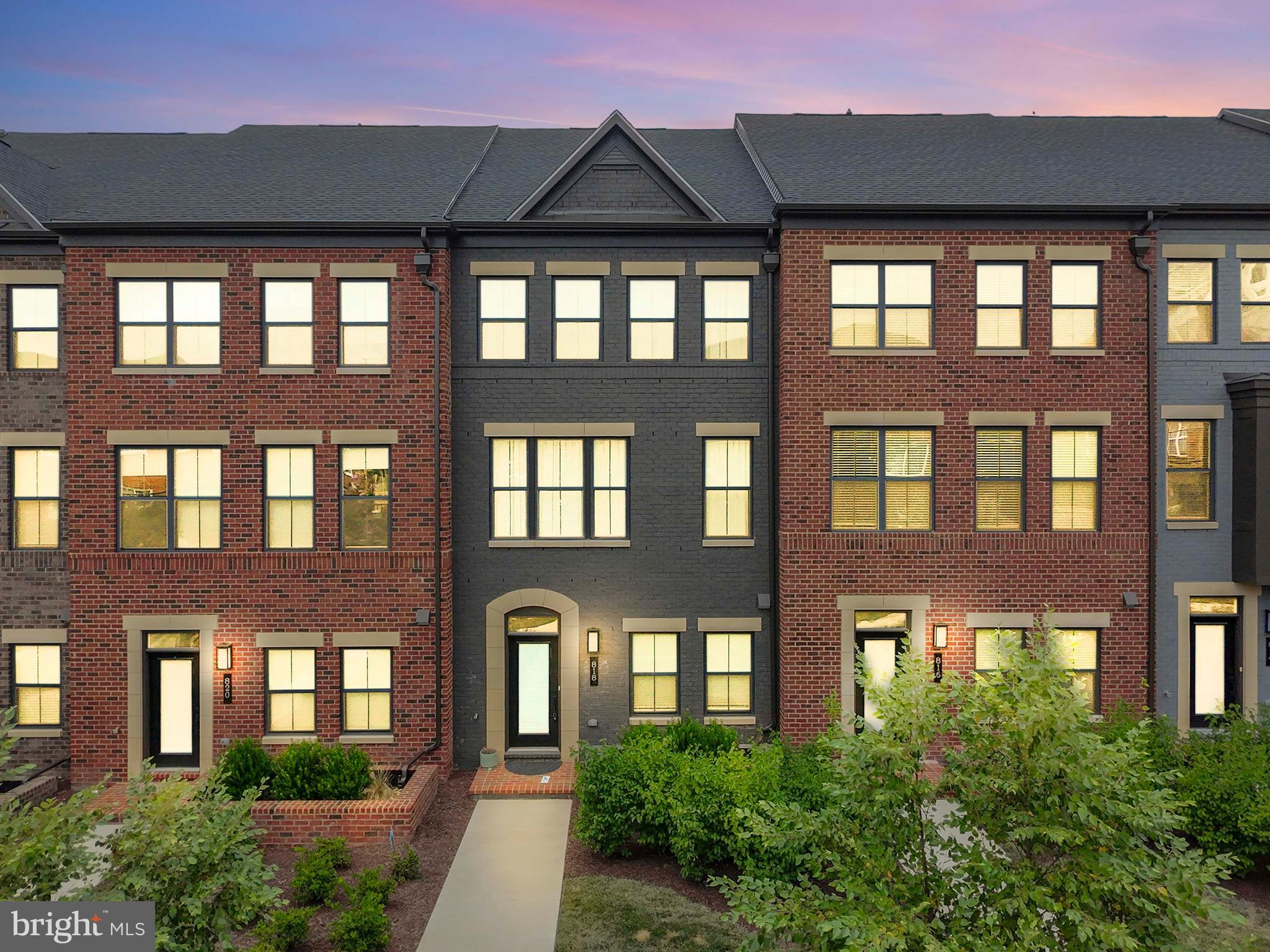 818 S GREENBRIER STREET