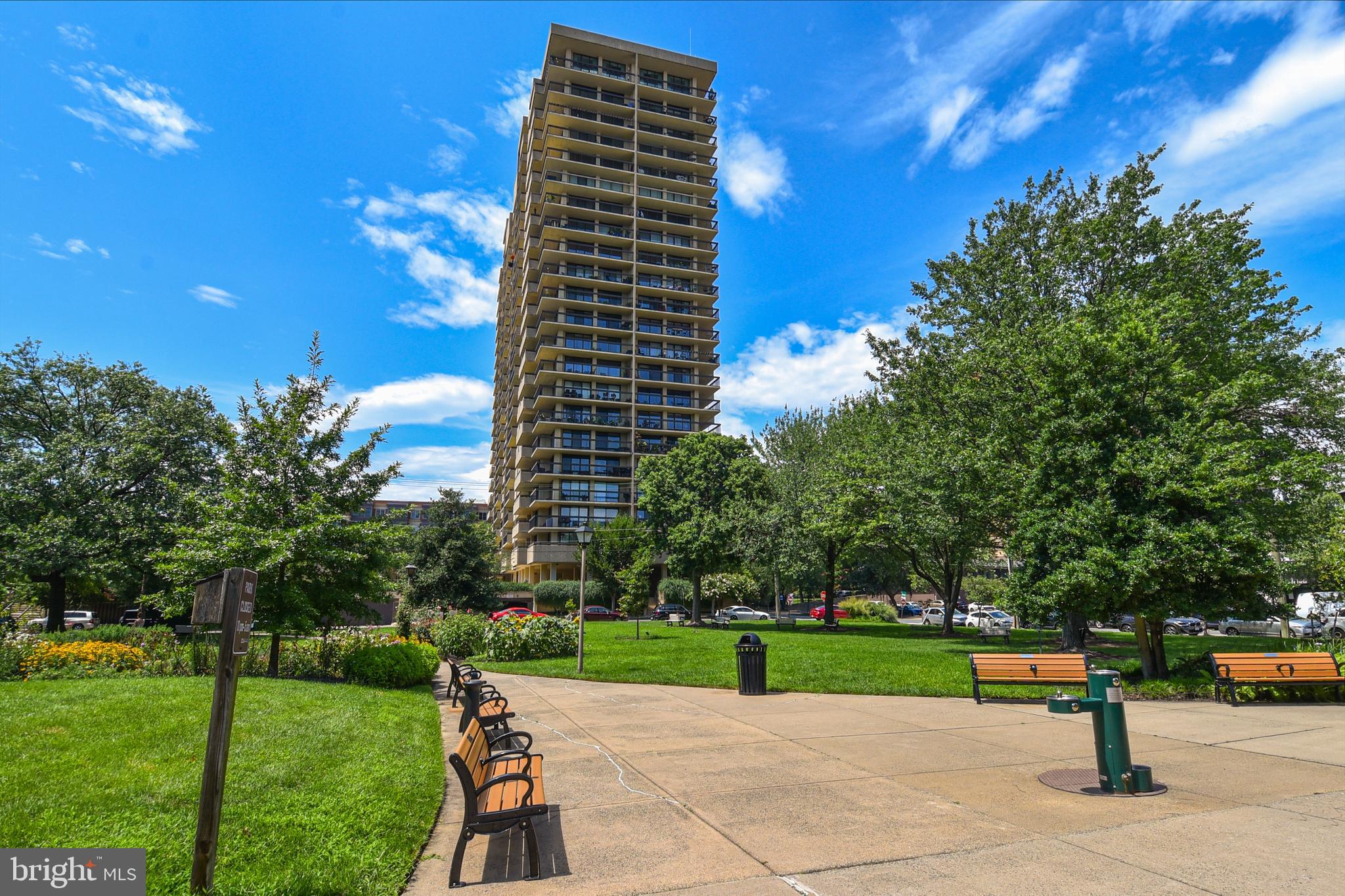 400 Madison St #1607