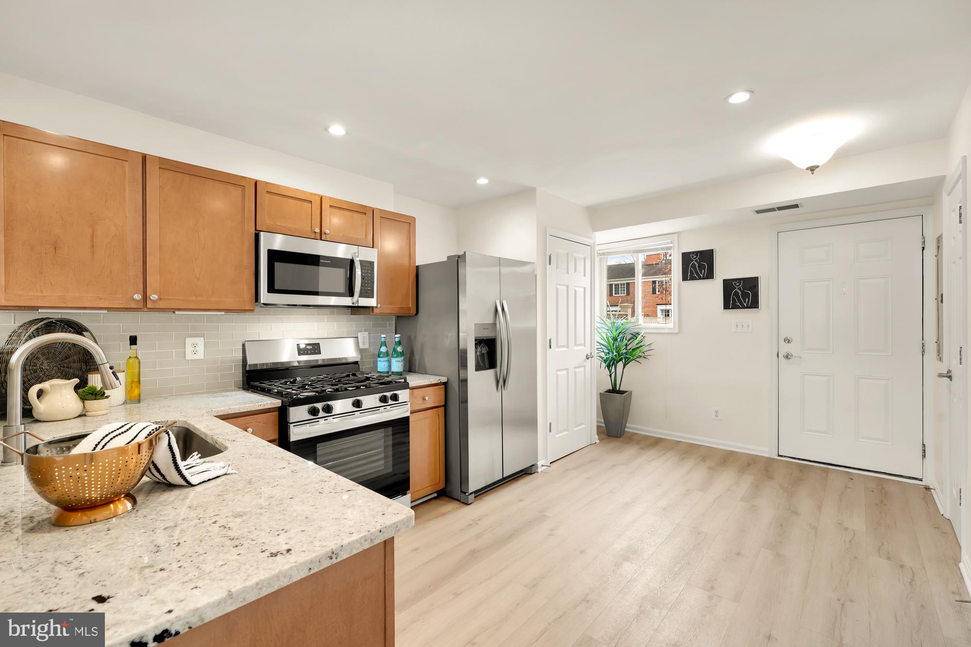 1595-B N van Dorn St