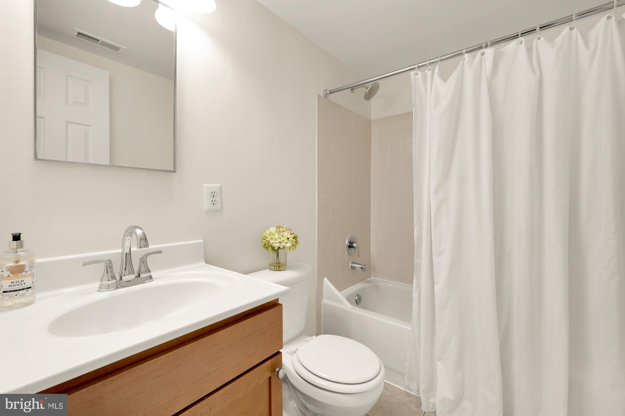 1595-B N van Dorn St