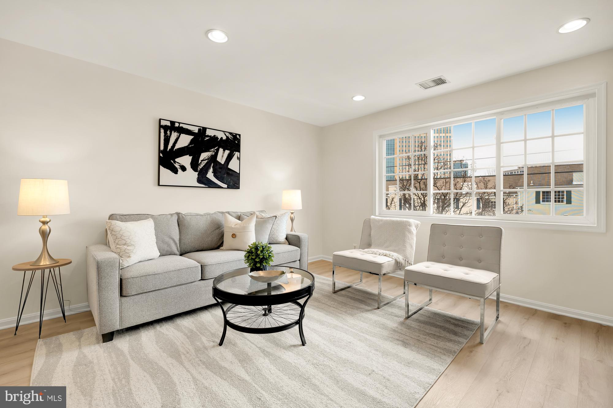 1595-B N van Dorn St