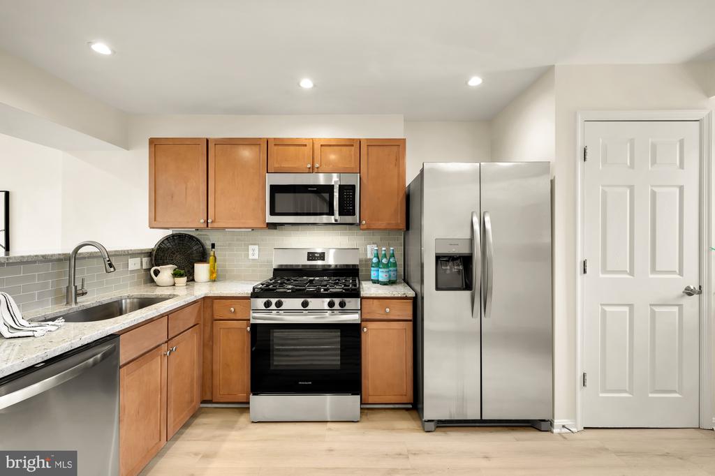 1595-B N van Dorn St