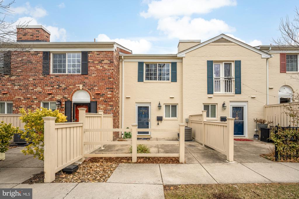 1595-B N van Dorn St