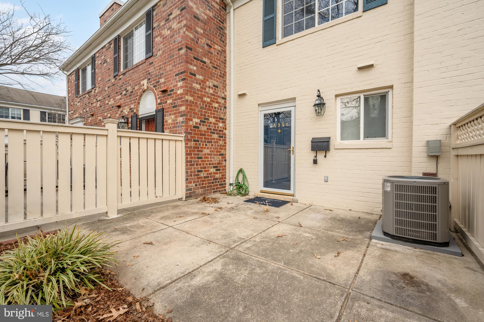 1595-B N van Dorn St