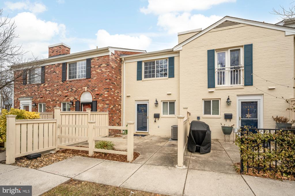1595-B N van Dorn St