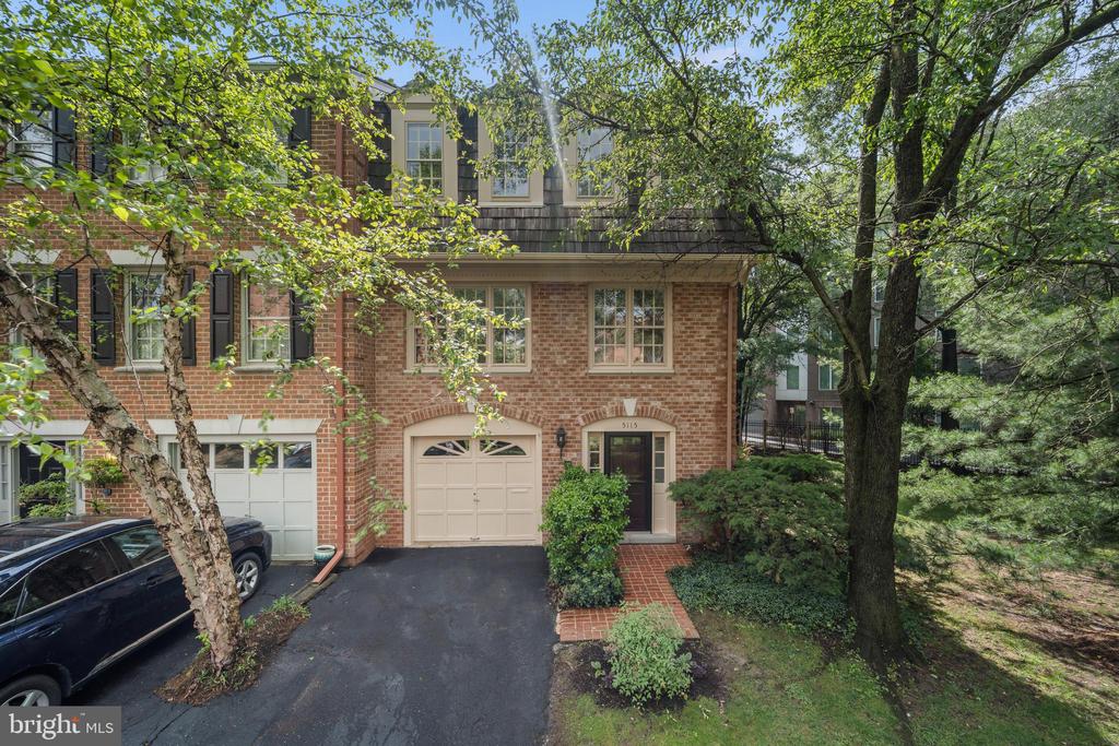 5115 Woodmire Ln