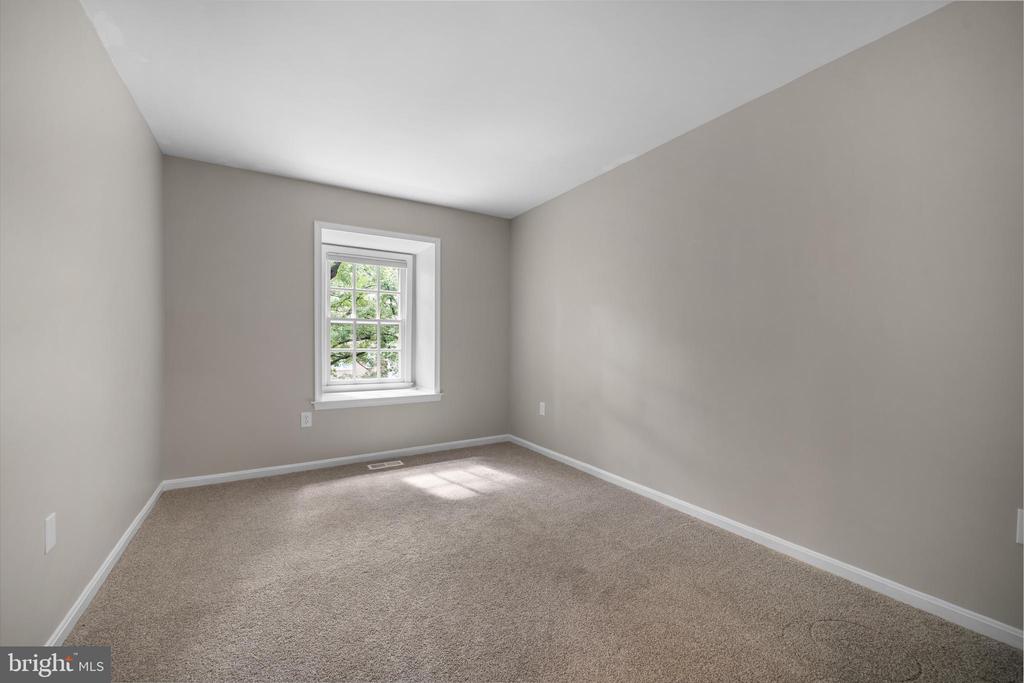 5115 Woodmire Ln