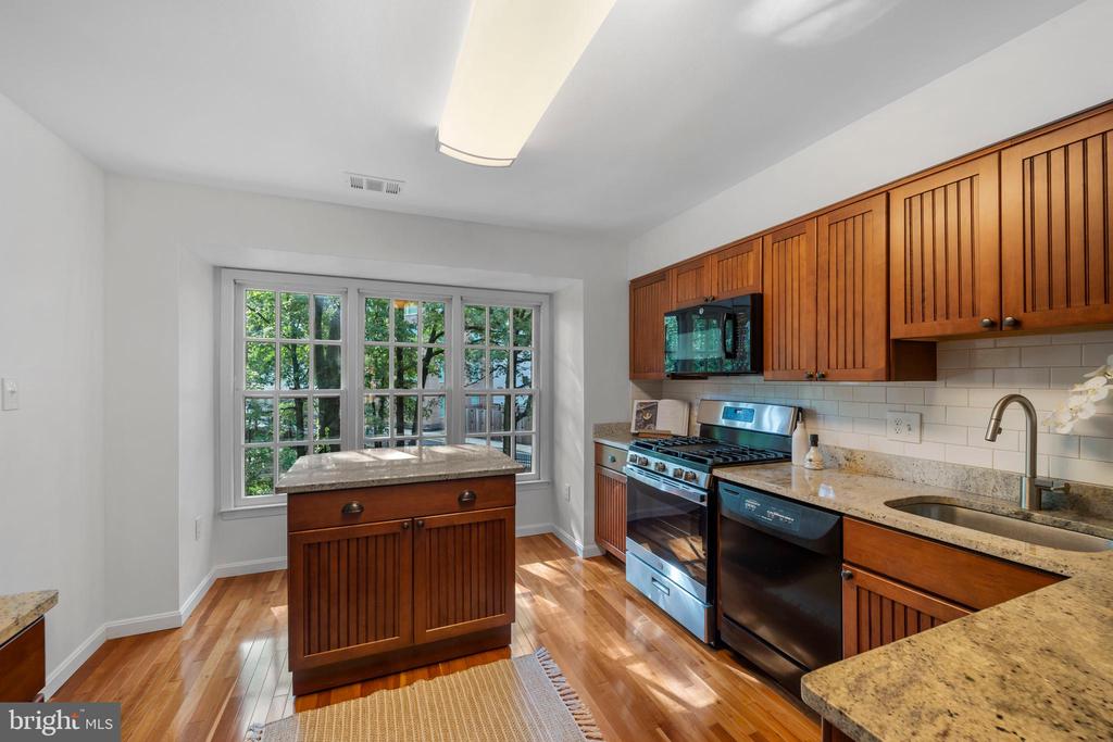 5115 Woodmire Ln