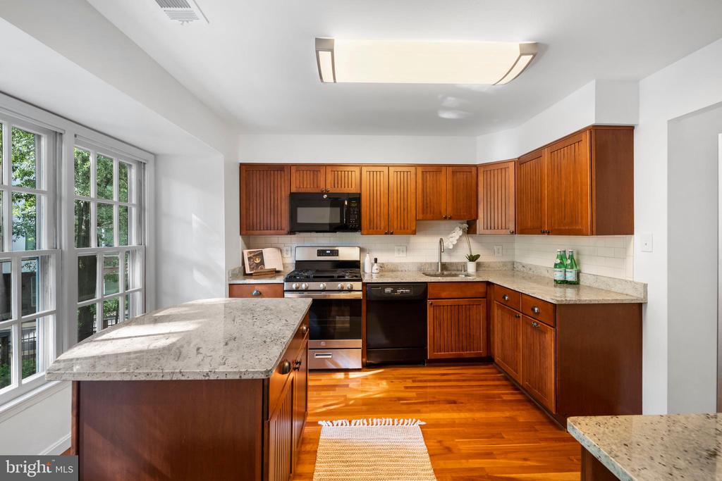 5115 Woodmire Ln