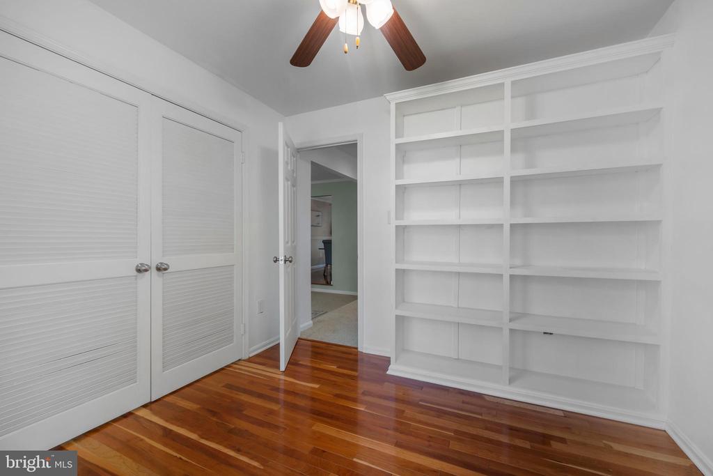5115 Woodmire Ln