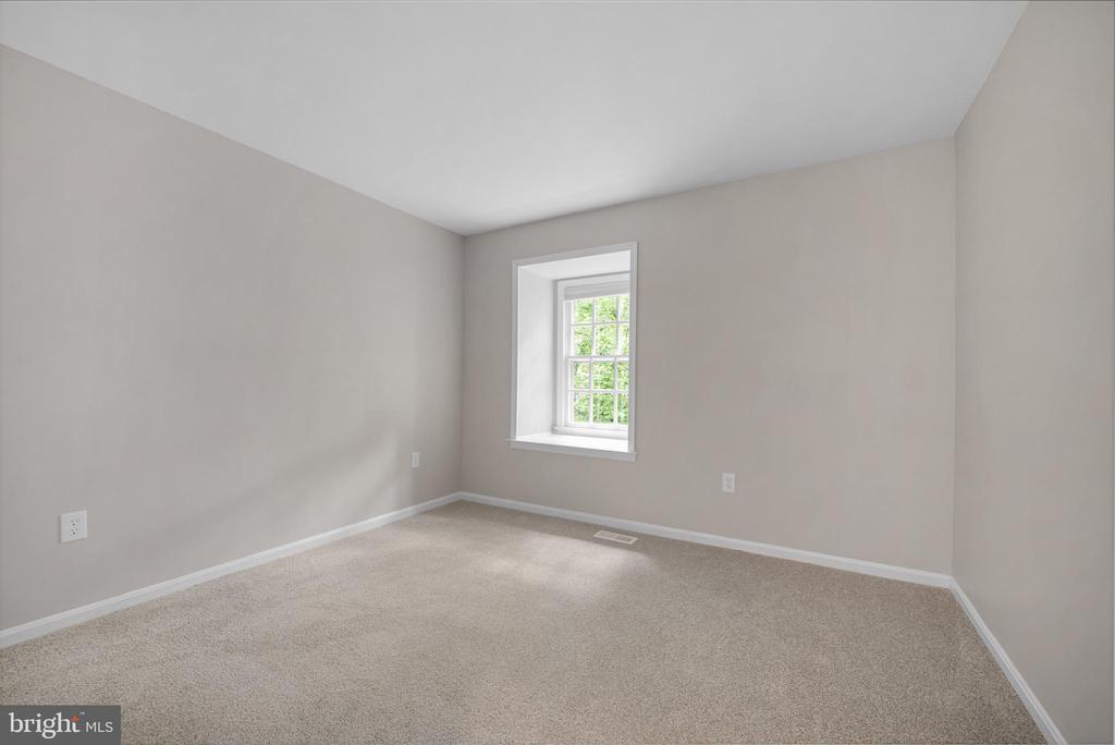 5115 Woodmire Ln