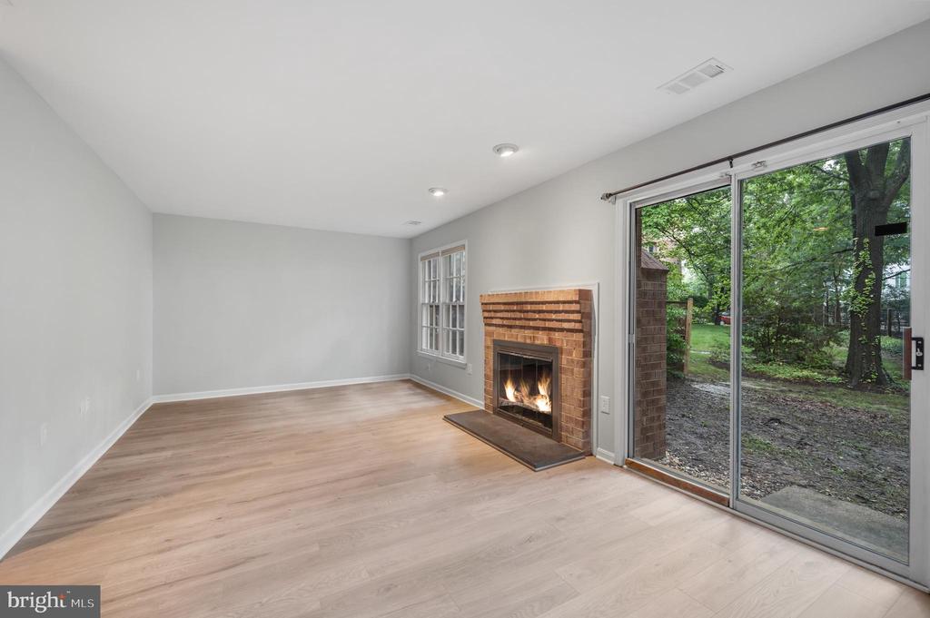 5115 Woodmire Ln