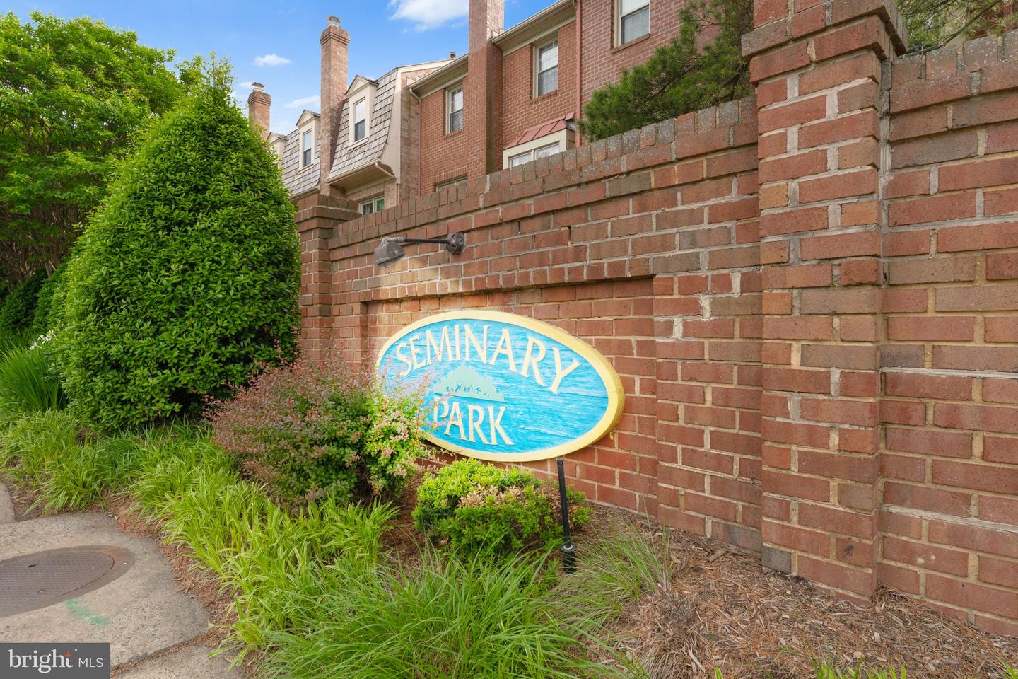 5115 Woodmire Ln