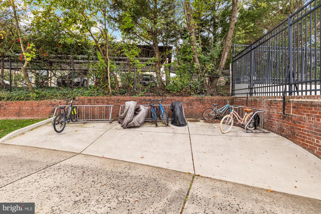 1545 N VAN DORN