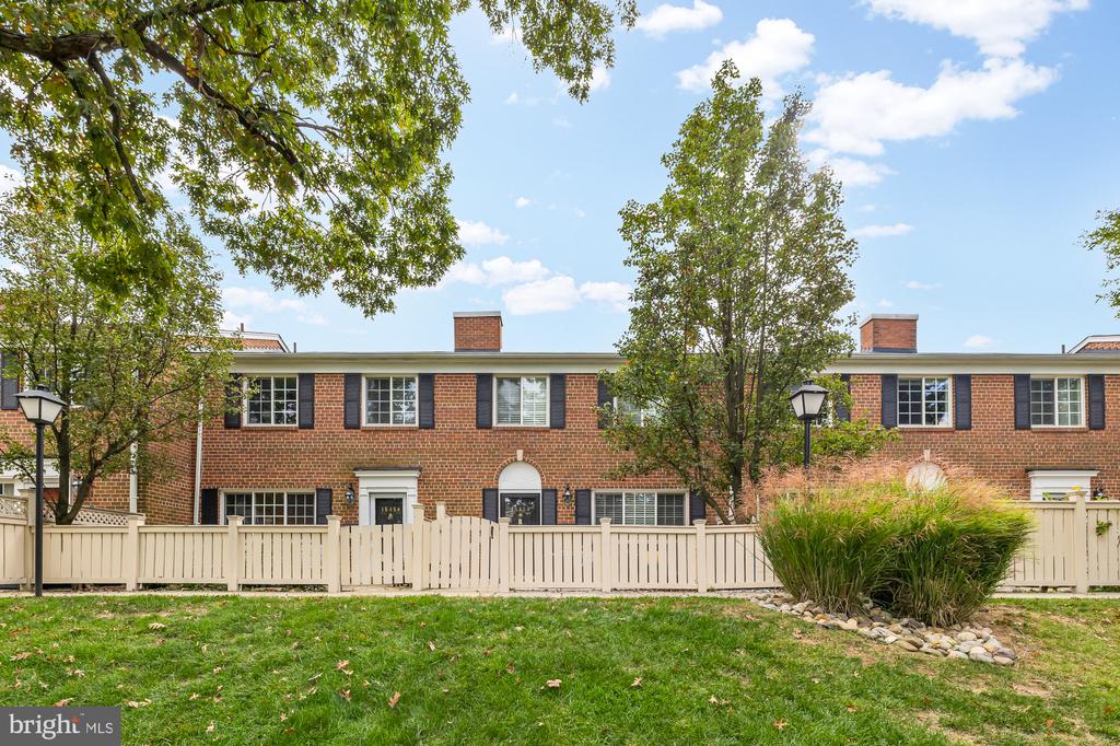 1545 N VAN DORN