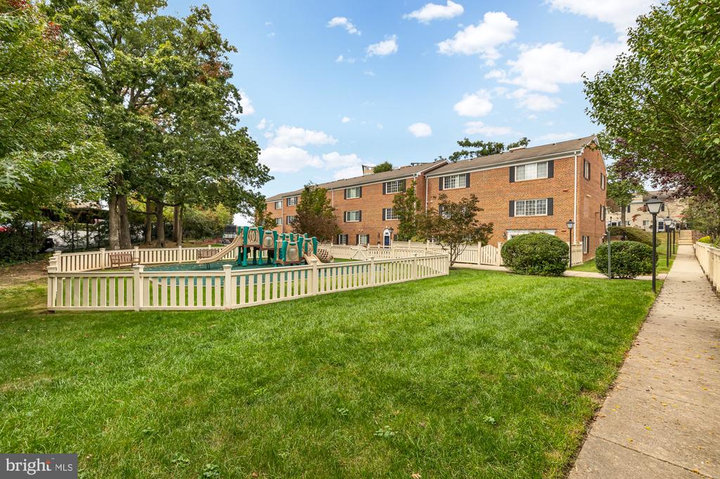 1545 N VAN DORN