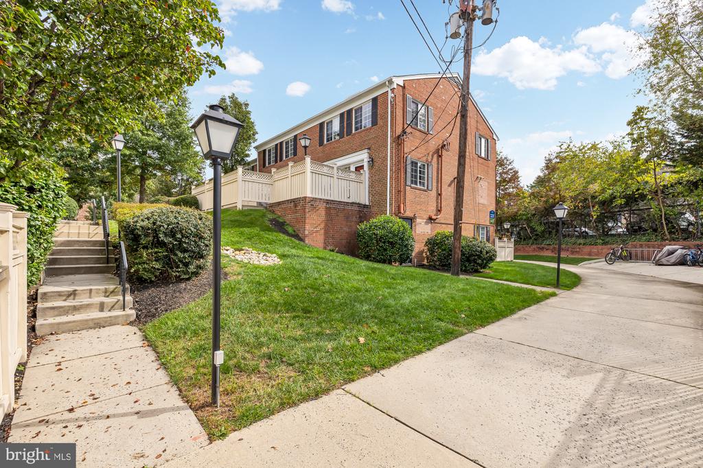 1545 N VAN DORN