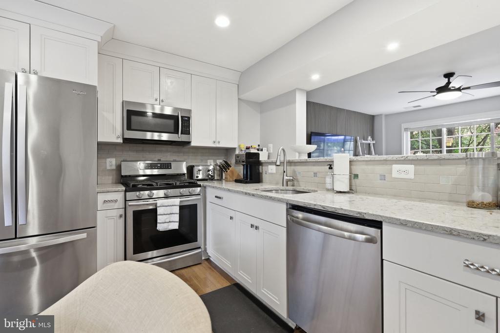 1545 N VAN DORN