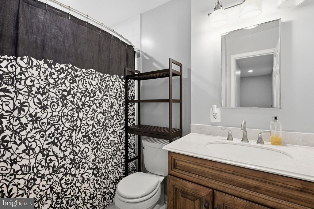 1545 N VAN DORN