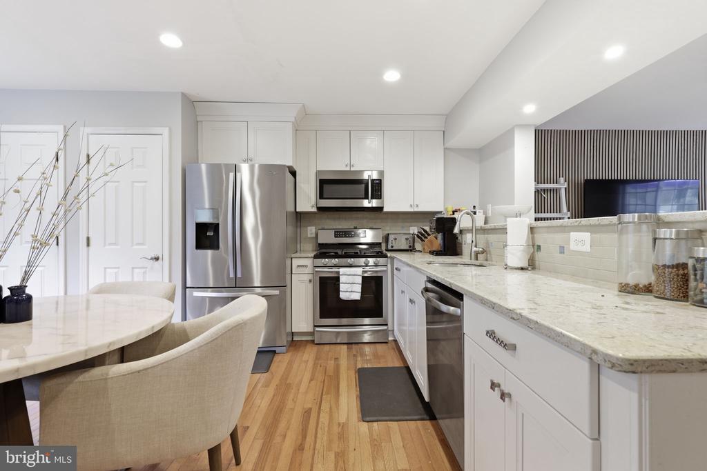1545 N VAN DORN