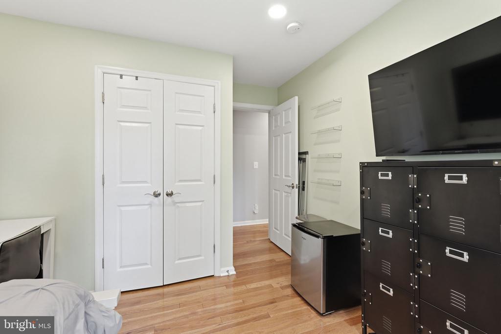 1545 N VAN DORN