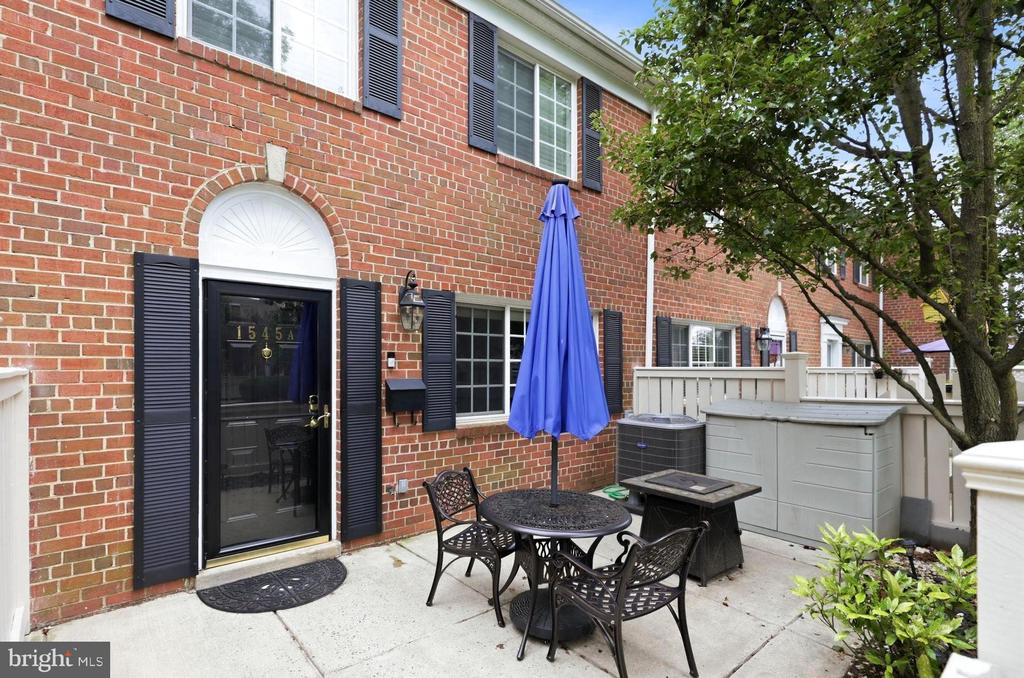 1545 N VAN DORN