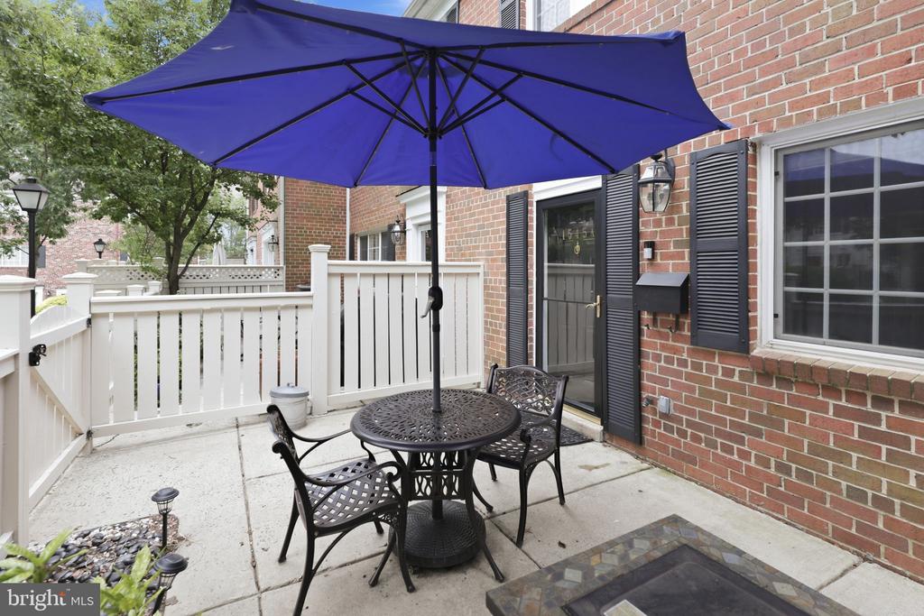 1545 N VAN DORN
