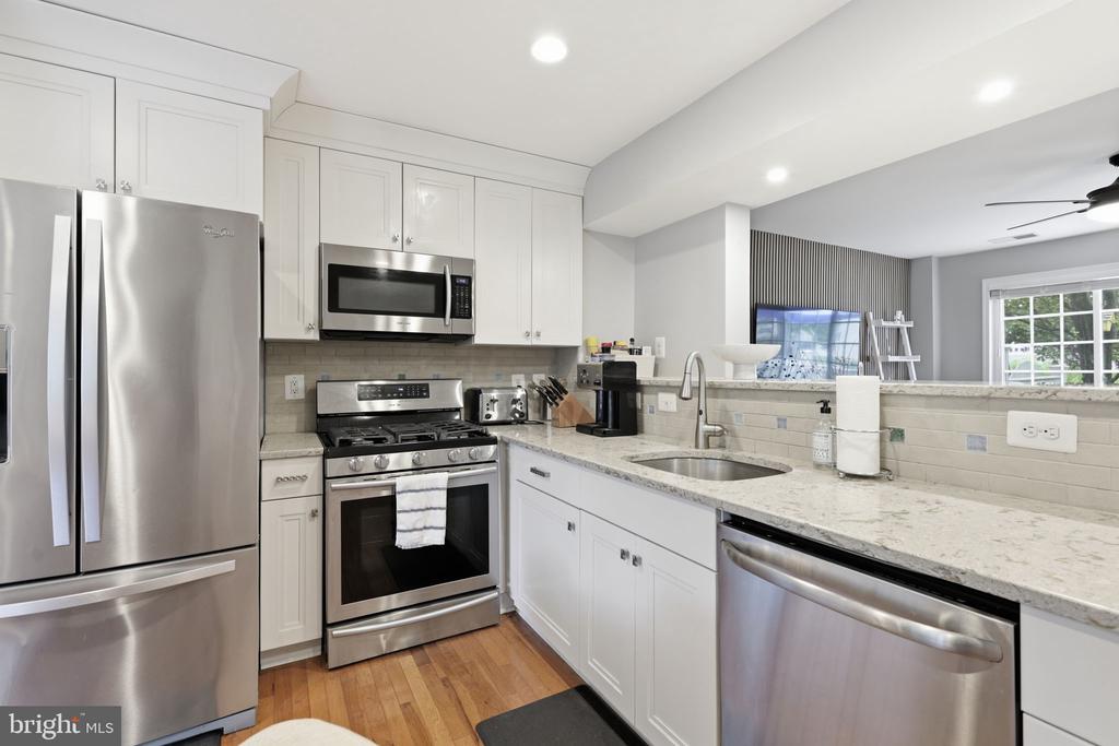 1545 N VAN DORN