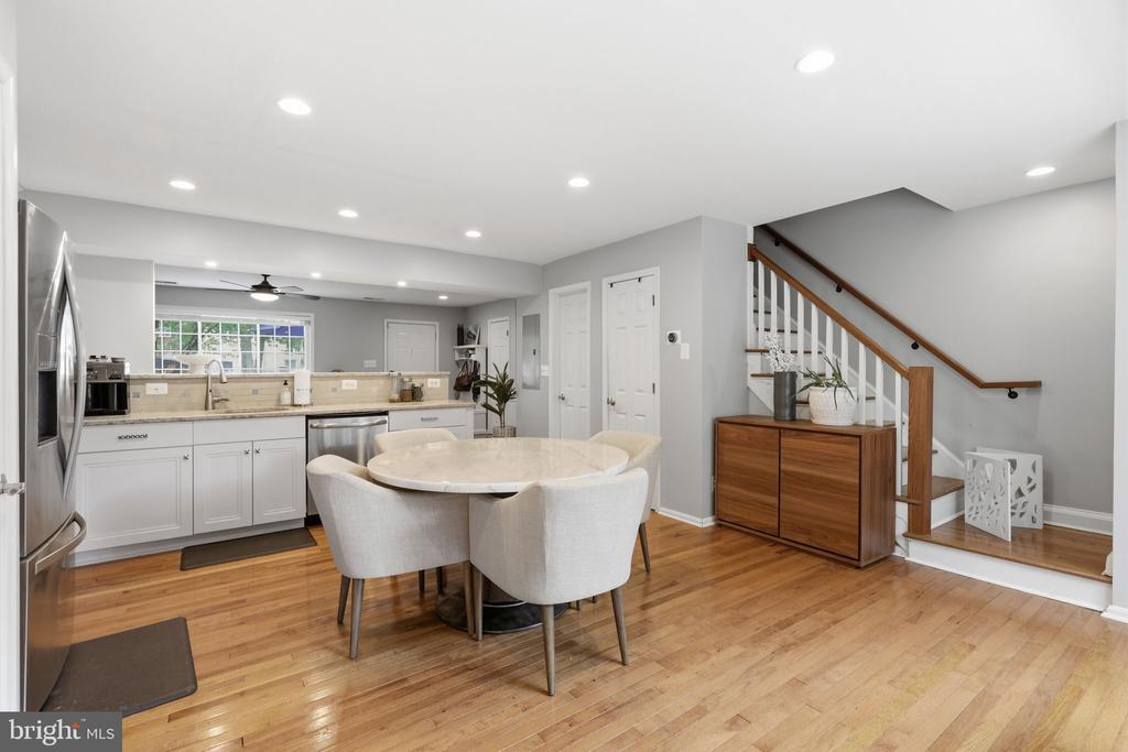 1545 N VAN DORN
