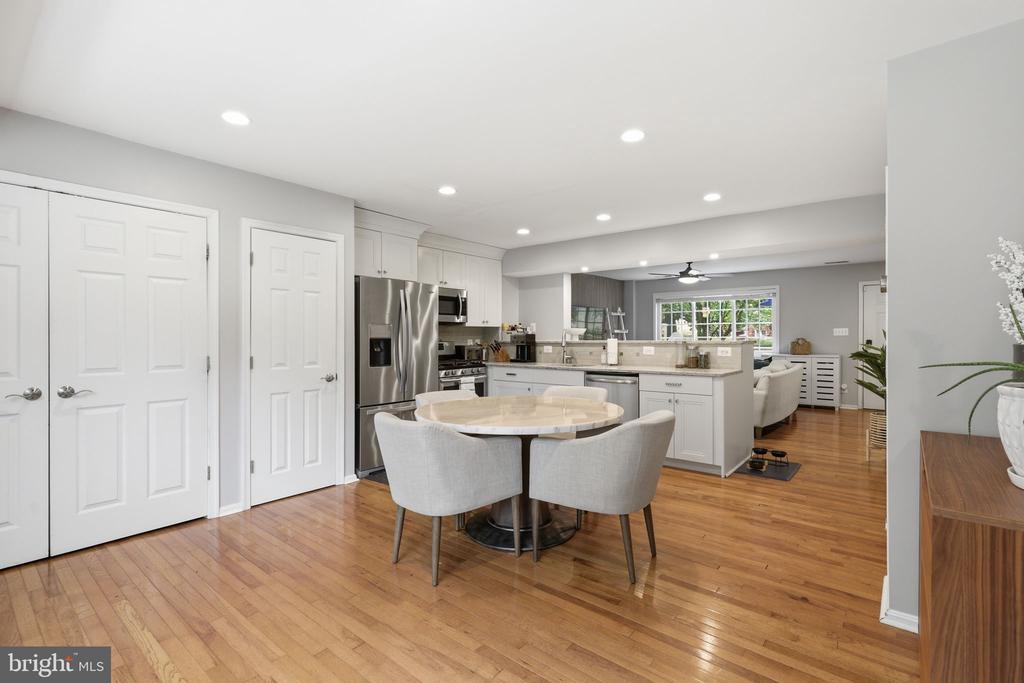 1545 N VAN DORN