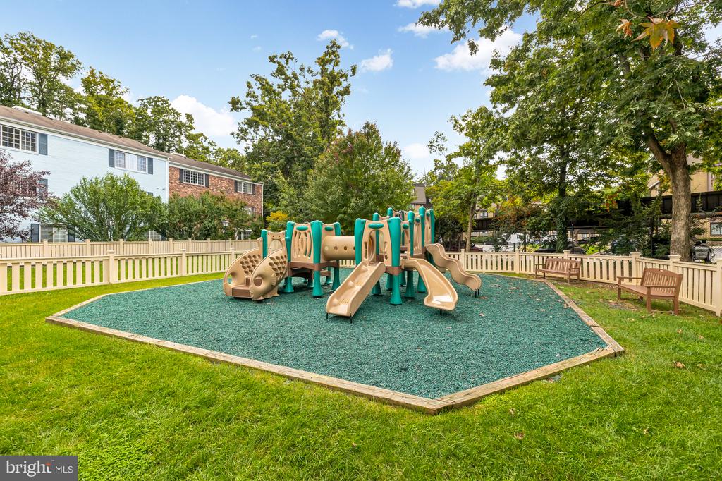 1545 N VAN DORN