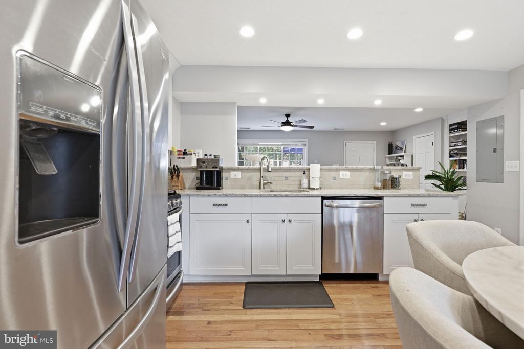 1545 N VAN DORN