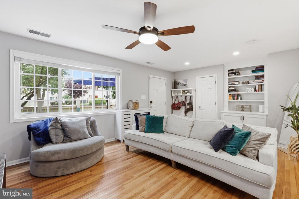 1545 N VAN DORN