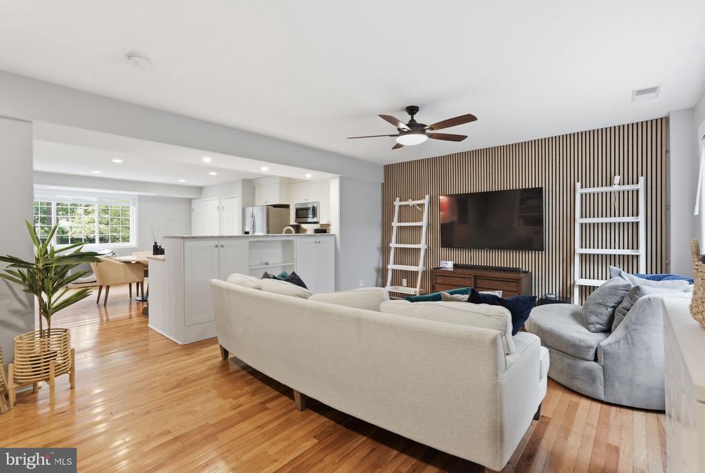1545 N VAN DORN
