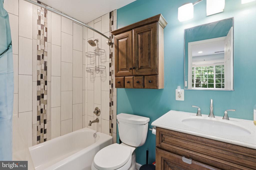 1545 N VAN DORN