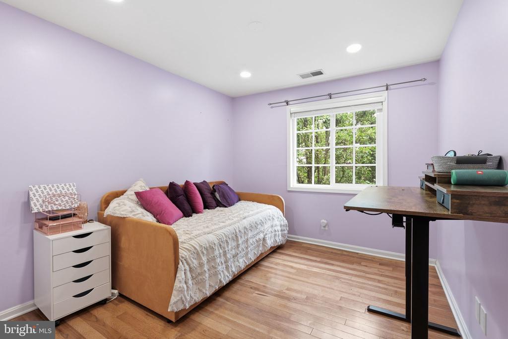 1545 N VAN DORN