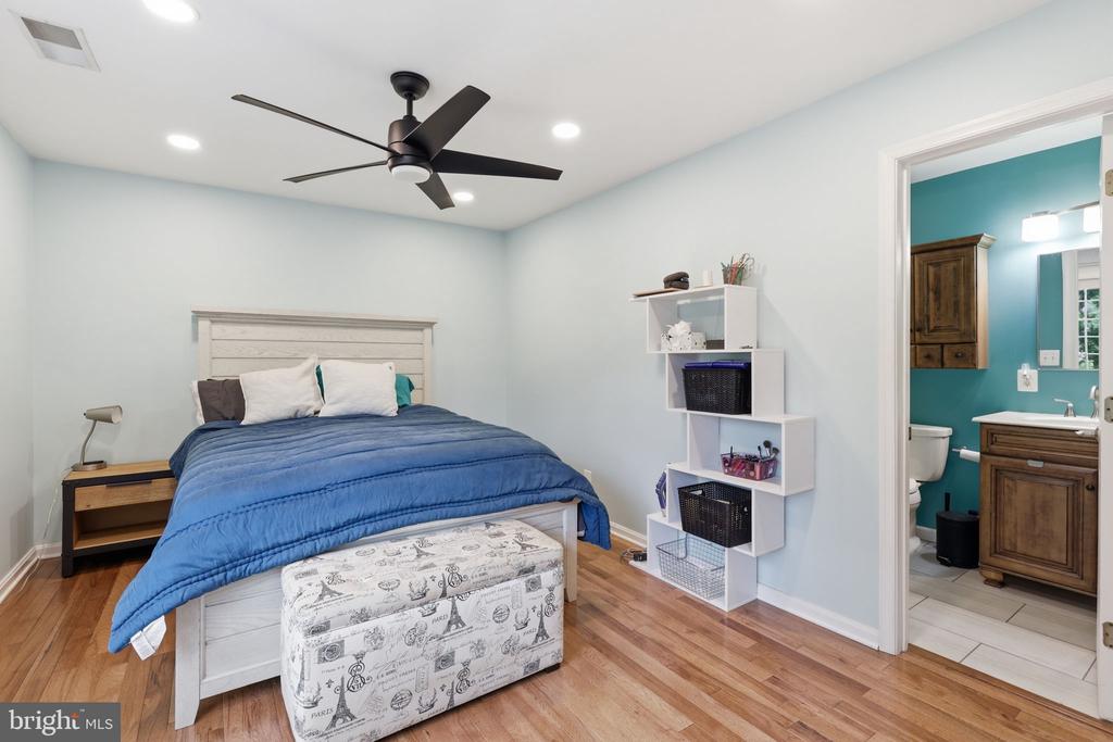 1545 N VAN DORN