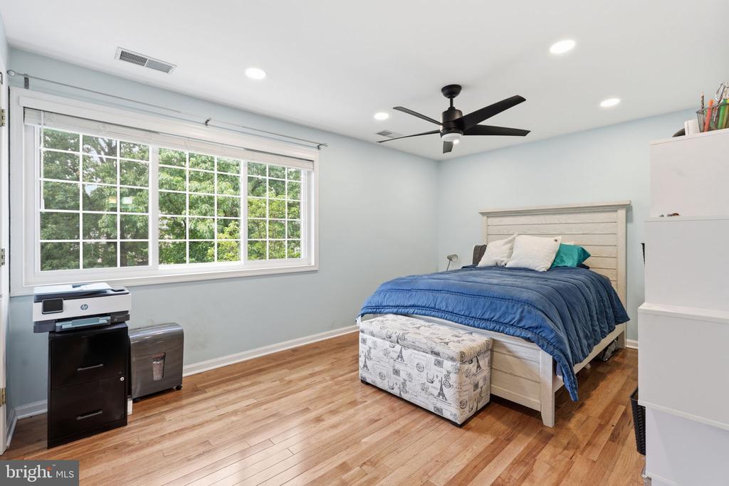 1545 N VAN DORN
