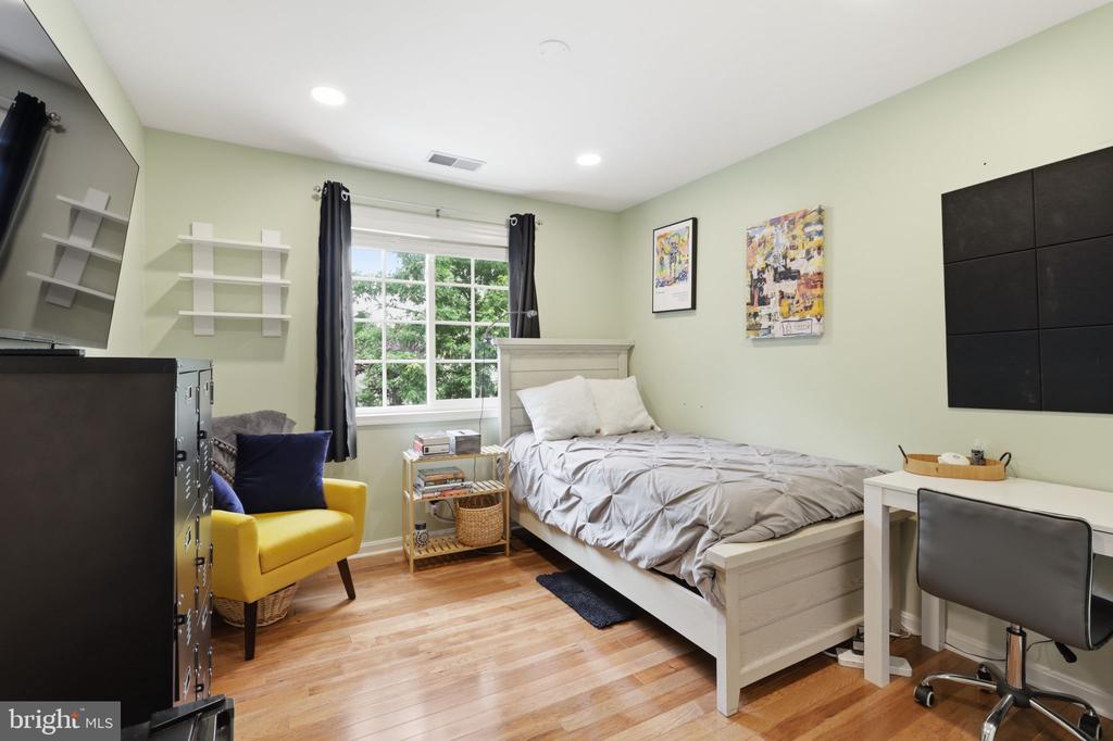 1545 N VAN DORN