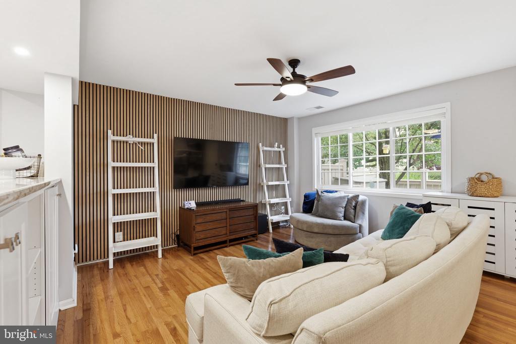 1545 N VAN DORN