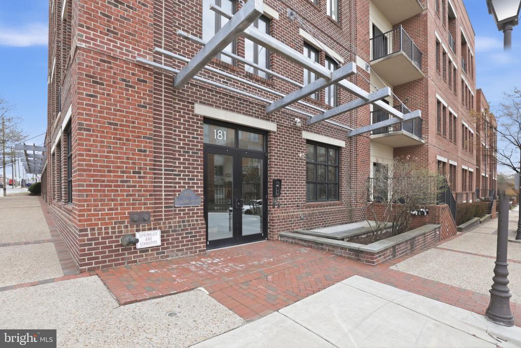 181 E REED AVENUE Unit: 304