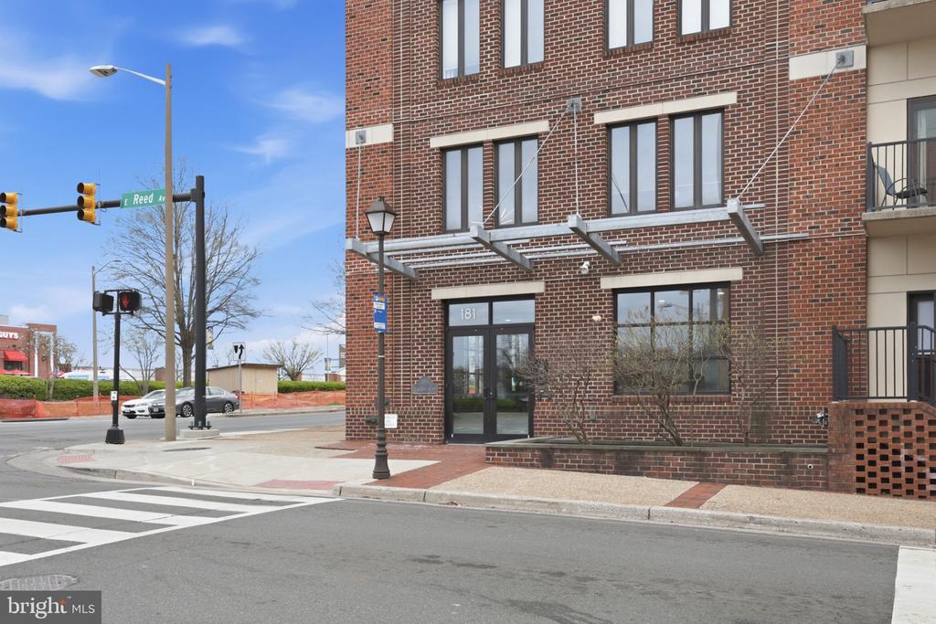 181 E REED AVENUE Unit: 304