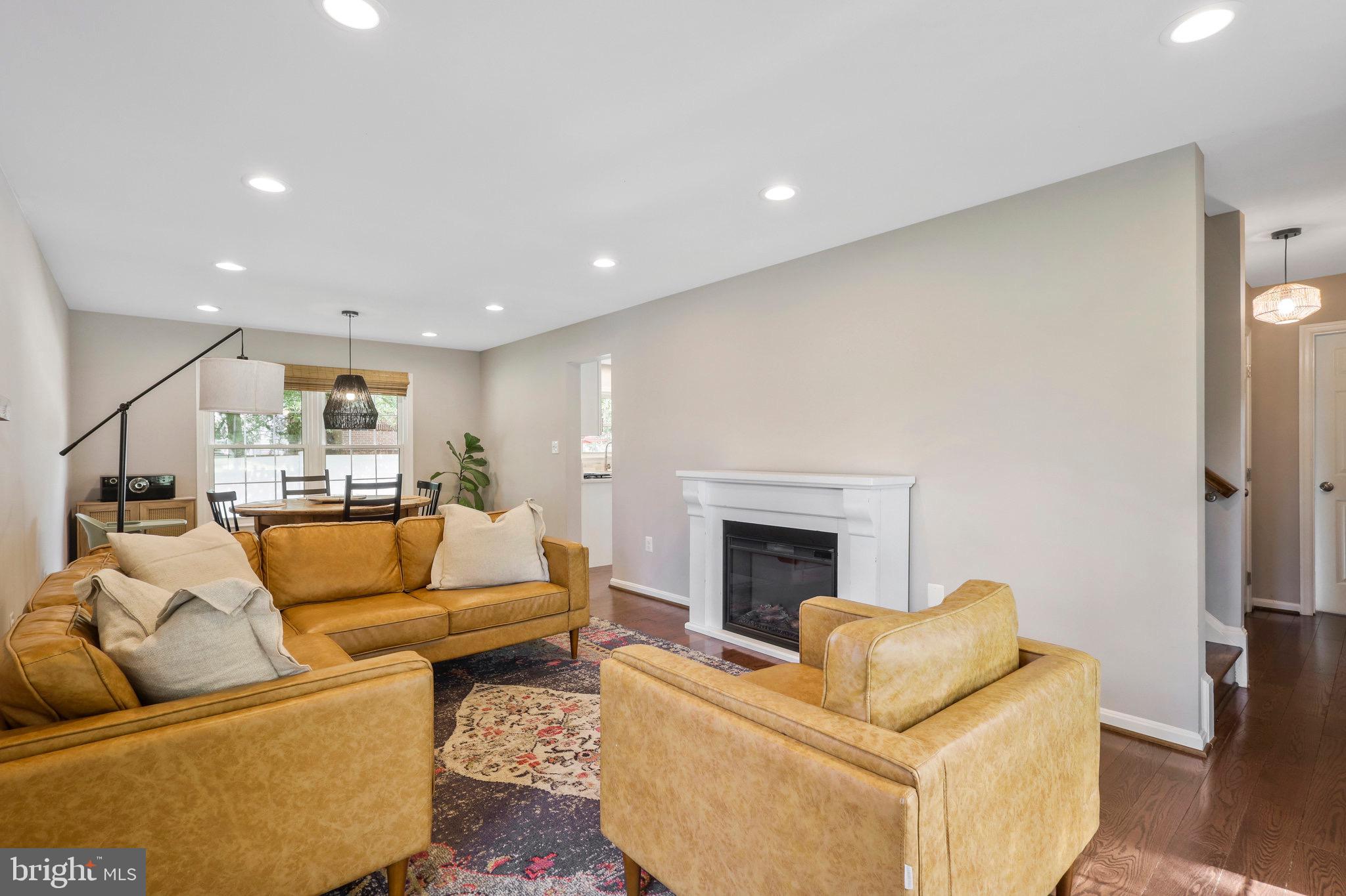 7832 Fordson Rd