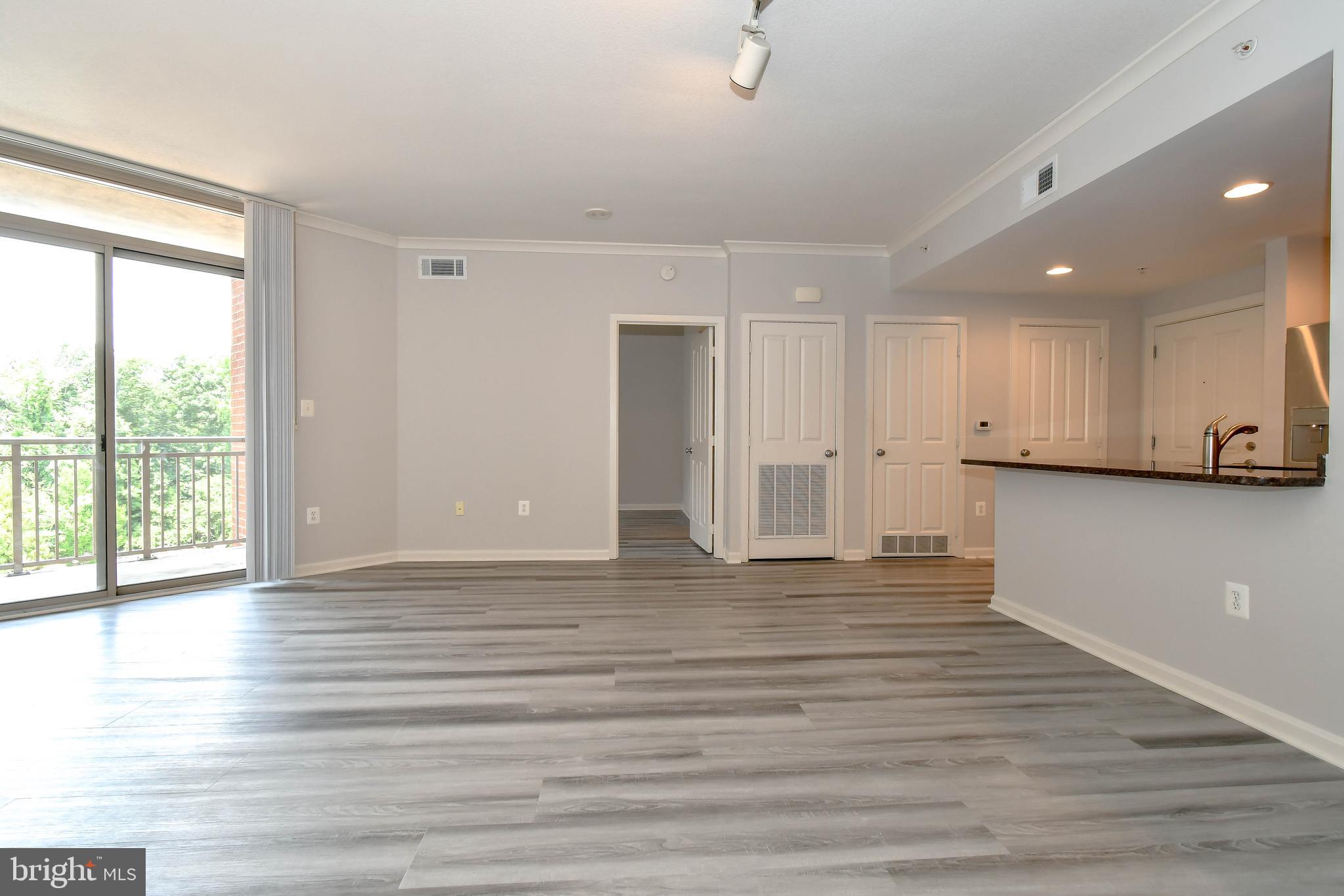 4480 Market Commons Dr #401
