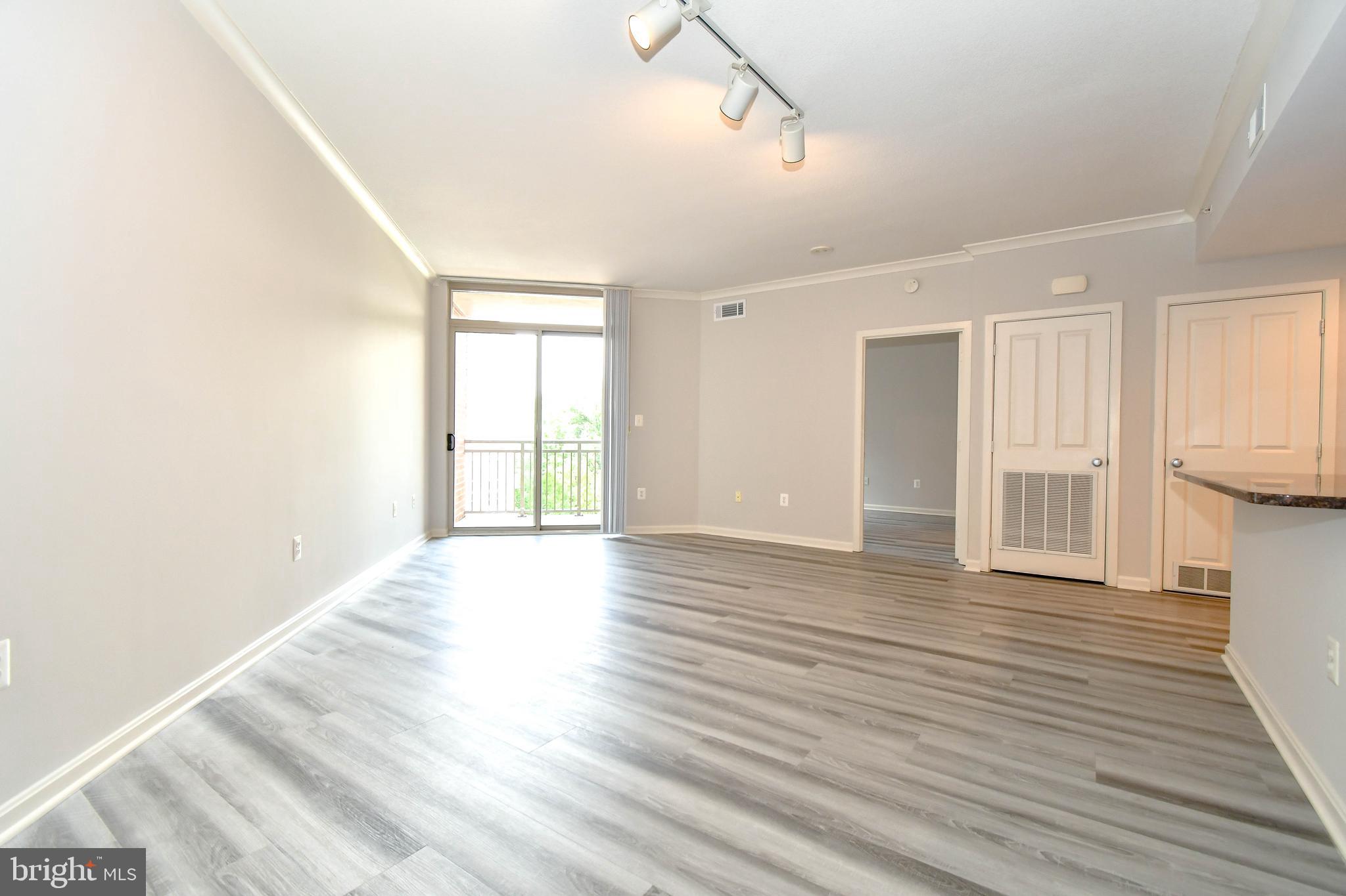 4480 Market Commons Dr #401