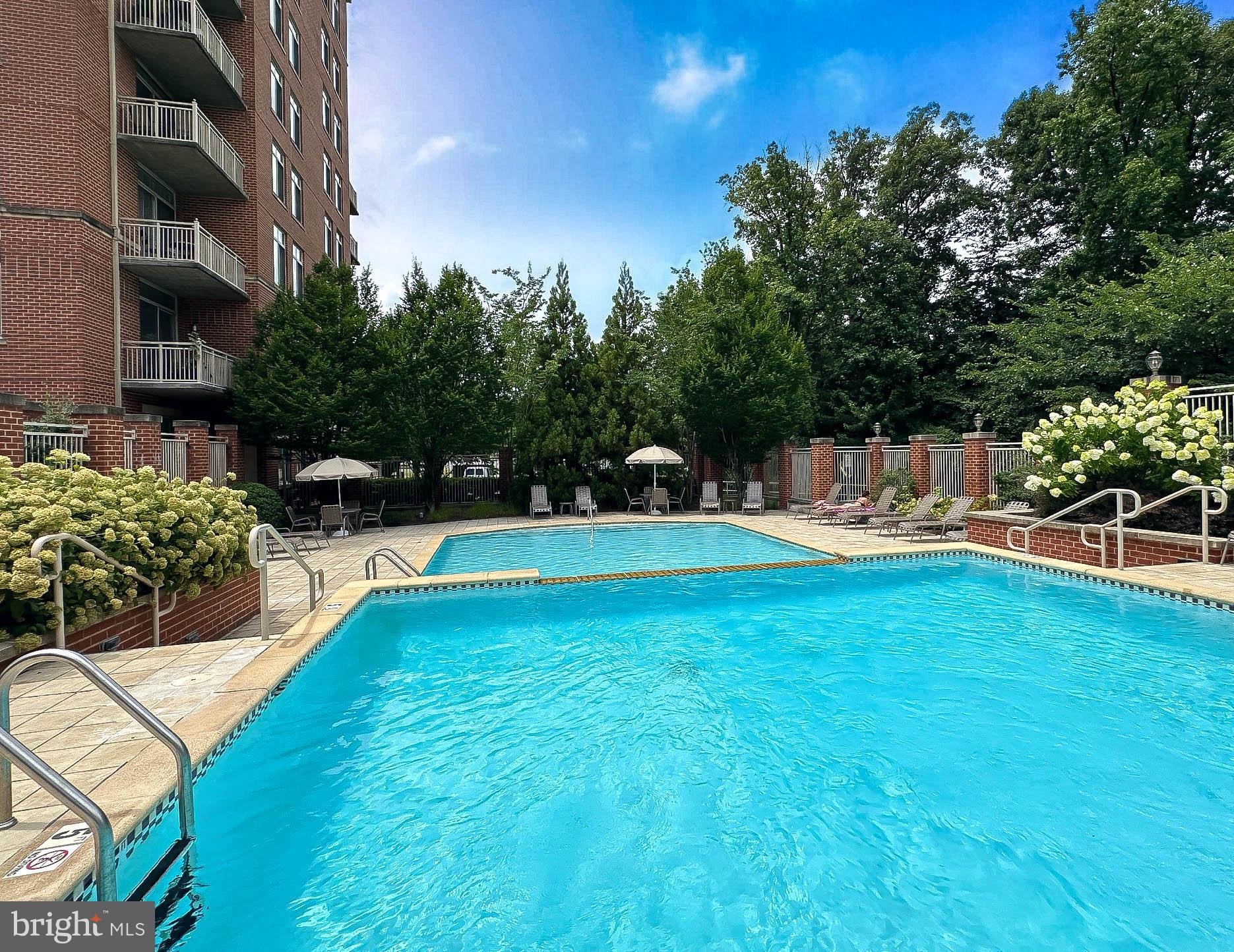 4480 Market Commons Dr #401
