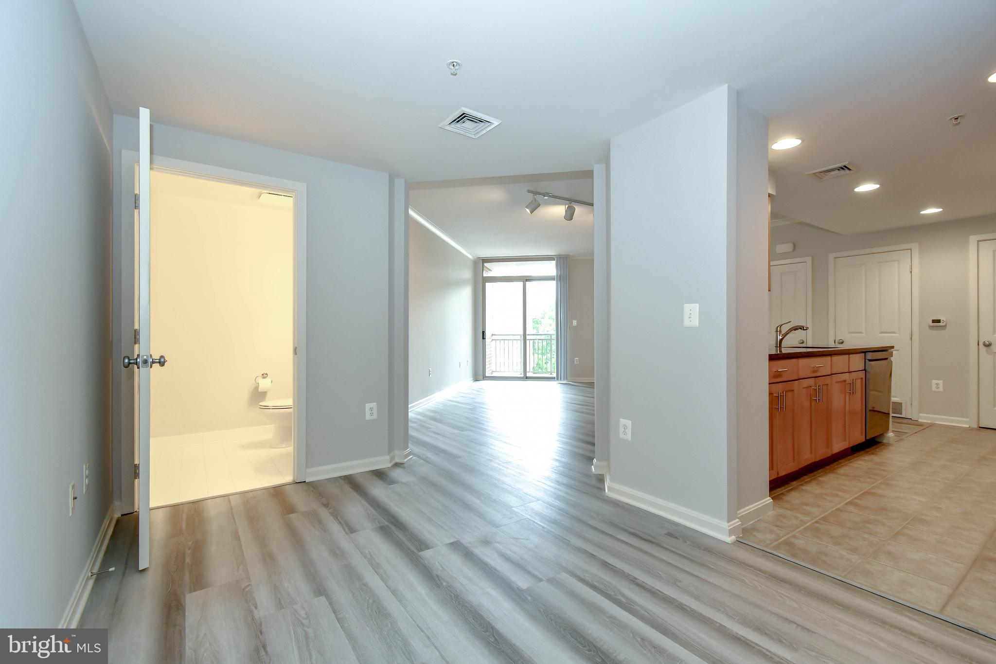4480 Market Commons Dr #401